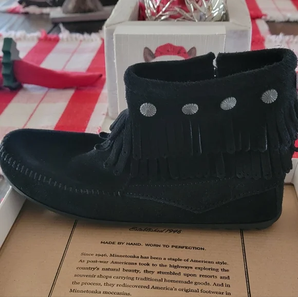 Minnetonka Women's Booties - Picture 2 of 4